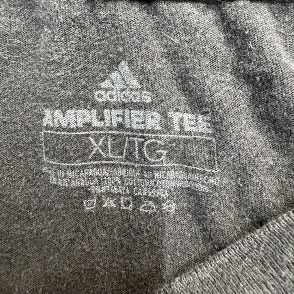Adidas Amplifier Tee Mens XL Black Short Sleeve Graphic Logo T-Shirt HOB01
